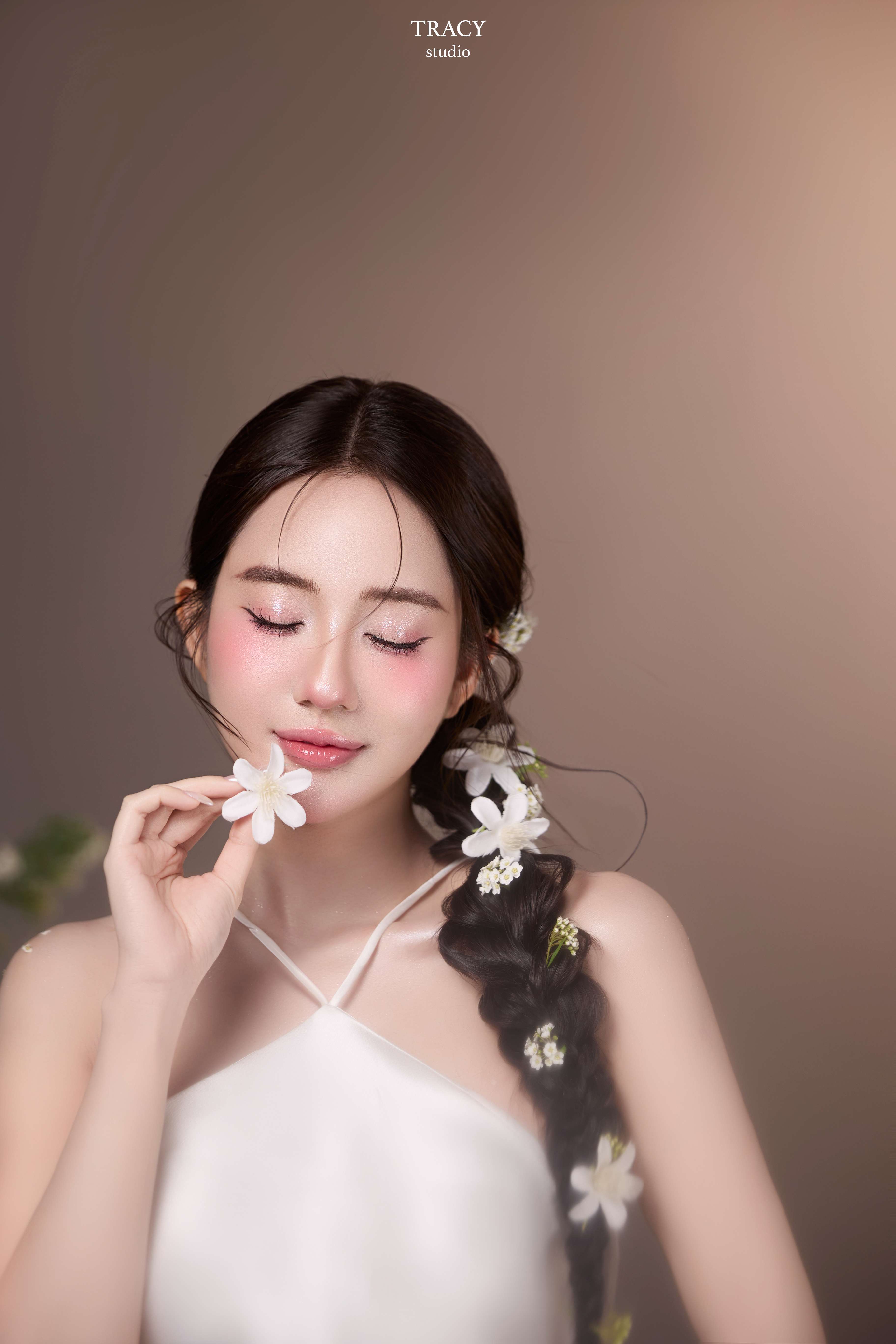 frontend/img/gallery/anh-tet-yem-ao-dai/tracy-studio-chup-yem-tet-trang (1).jpg